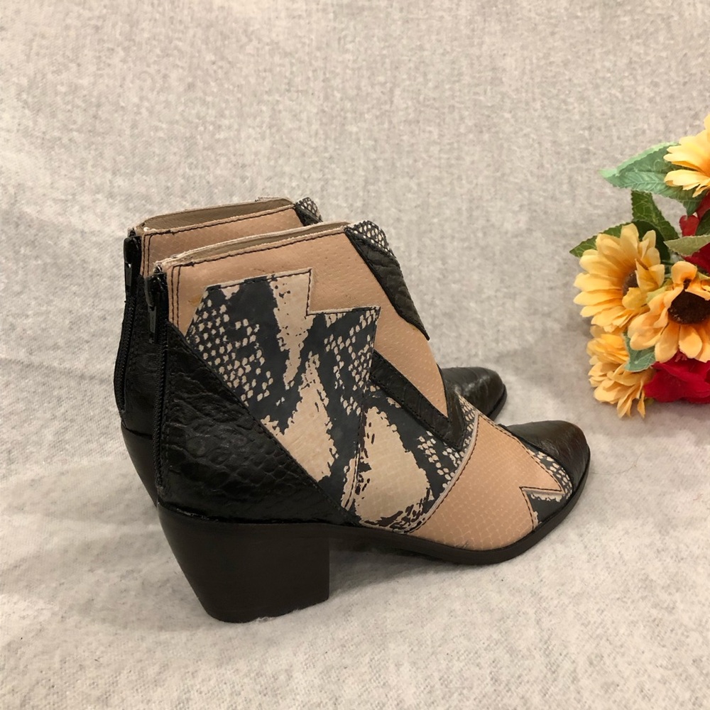 NWT - Matisse Women's Black and Tan Snake Print Ankle Boots - Picture 3 of 16